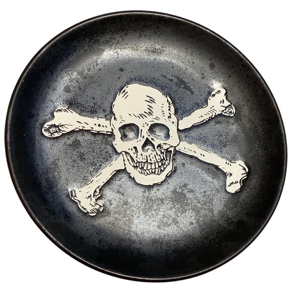 Set Of 4 Threshold Skull & Crossbones Appetizer Plates 6" Halloween Small Plate - Picture 4 of 4